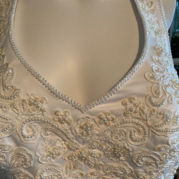 NWT Amazing Halter Wedding Gown Size 10 price $1,200 and got it for sale $638 - Picture 7 of 9